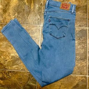 Woman’s Levi jeans